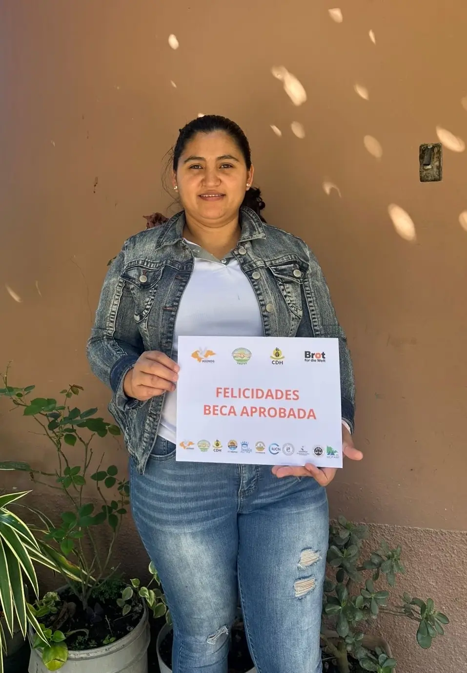 Entrega de computadoras a becarios